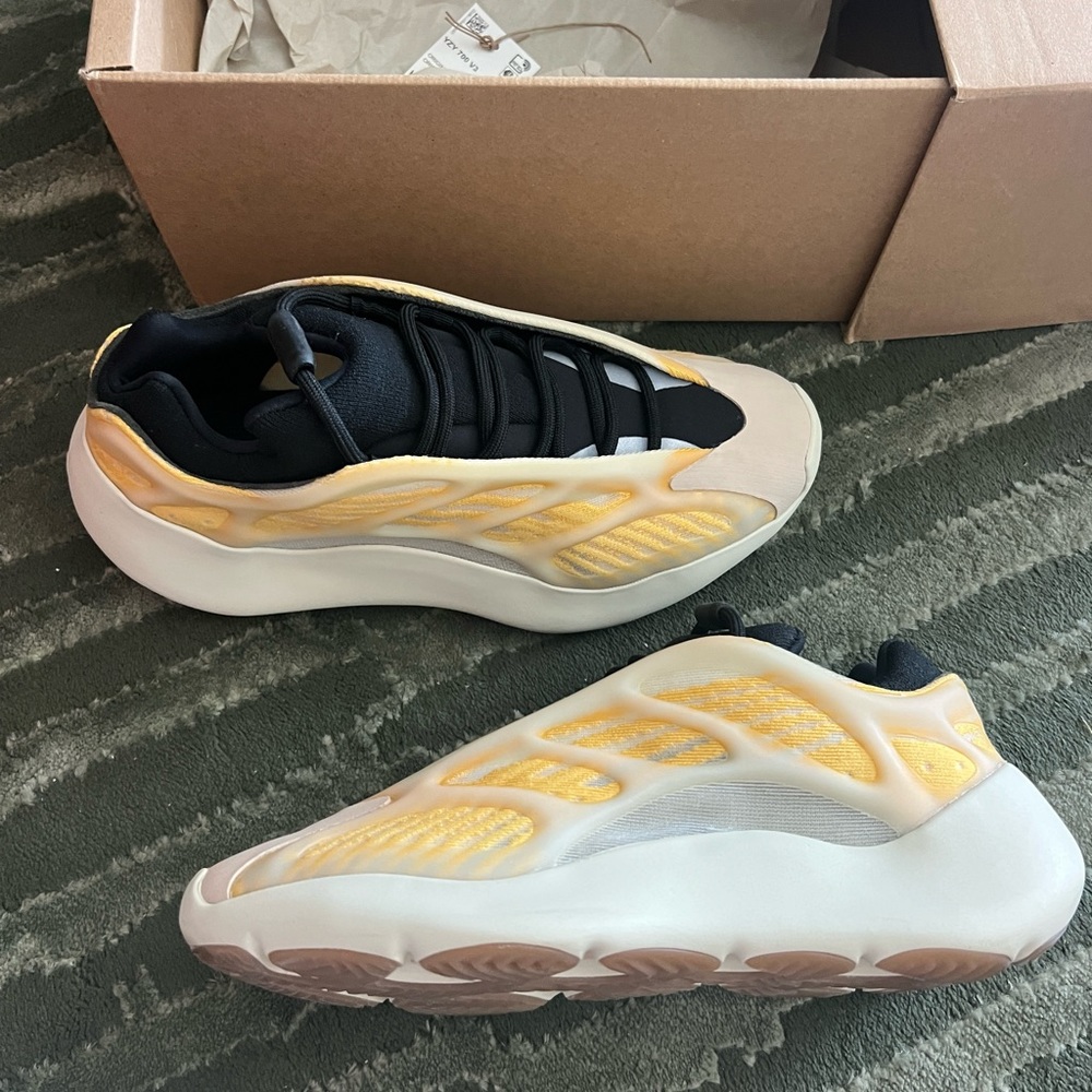 NEVER WORN Yeezy MONSAF sunflower